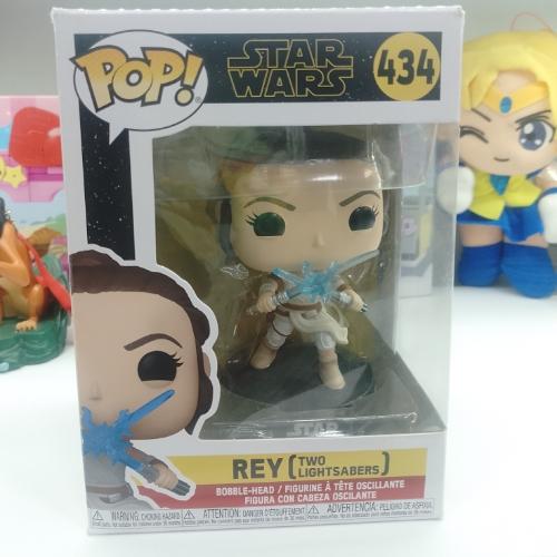 Rey (Two lightsabers)
